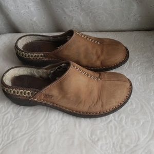 UGG WOMEN'S SHOES, SIZE 8 !!!